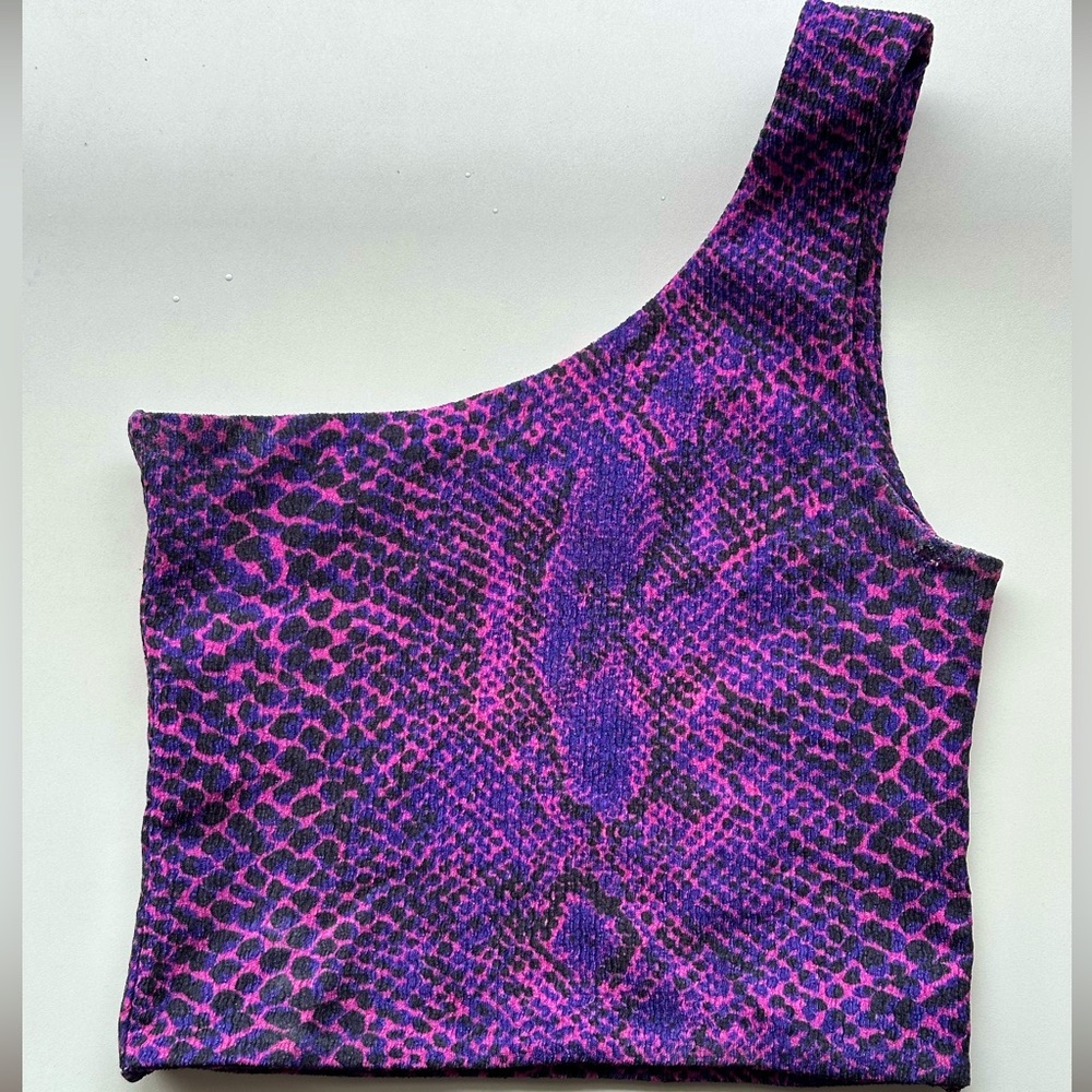 Subdued snake print off the shoulder tank size xs (fits xs-s)